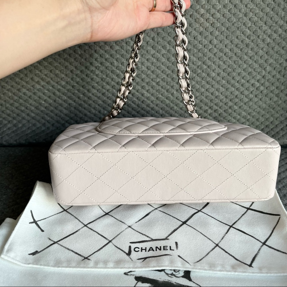 Chanel Spring 2021 Light Purple medium lambskin classic flap bag - Picture 6 of 16